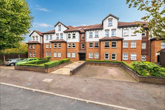 Garage / Parking To Rent In Overton Road, Sutton, Surrey, SM2