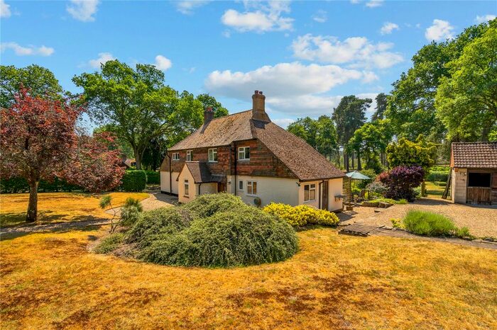3 Bedroom Detached House For Sale In Sandy Lane, Rushmoor, Farnham, Surrey, GU10
