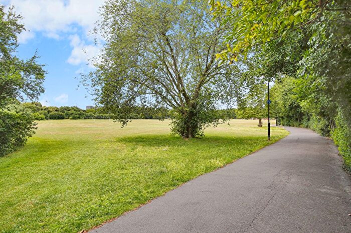 2 Bedroom Flat For Sale In Winchester Close, London, E6