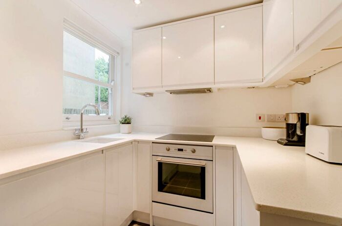2 Bedroom Flat To Rent In Lichfield Road, Cricklewood, London, NW2