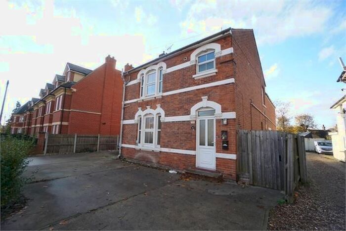 2 Bedroom Flat To Rent In Mersea Road, Colchester, Essex. CO2
