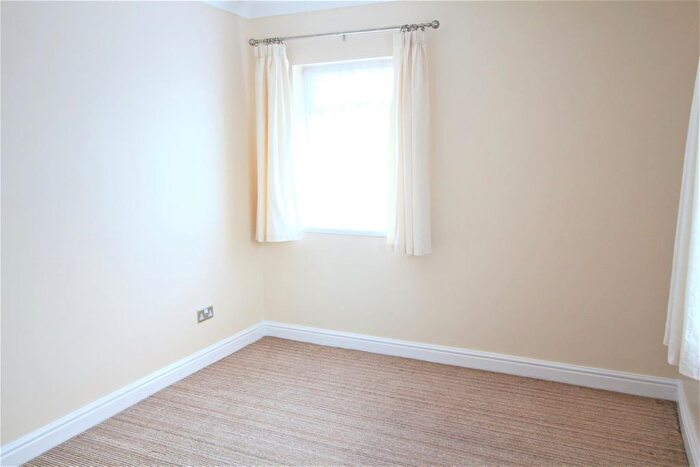 2 Bedroom Flat To Rent In Cleveland Road, Torquay, Devon, TQ2