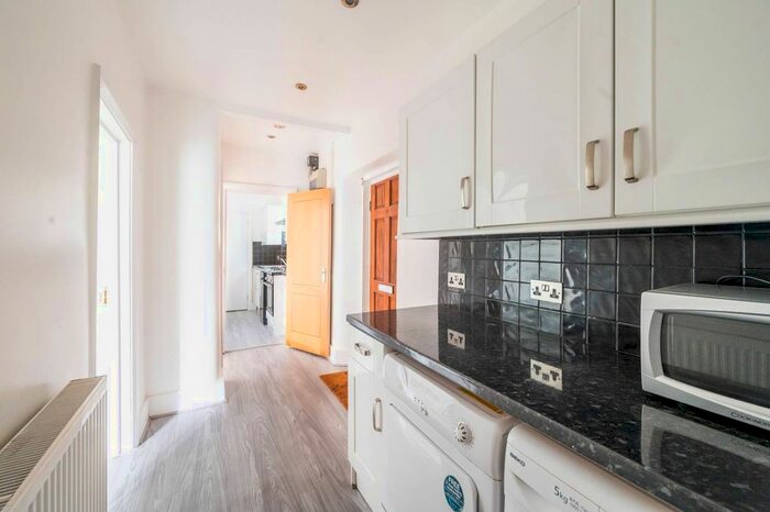 1 Bedroom Flat To Rent In Louvaine Road, St John's Hill, London, SW11