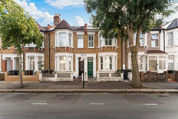 4 Bedroom Terraced House For Sale In Farmilo Road, Walthamstow, E17