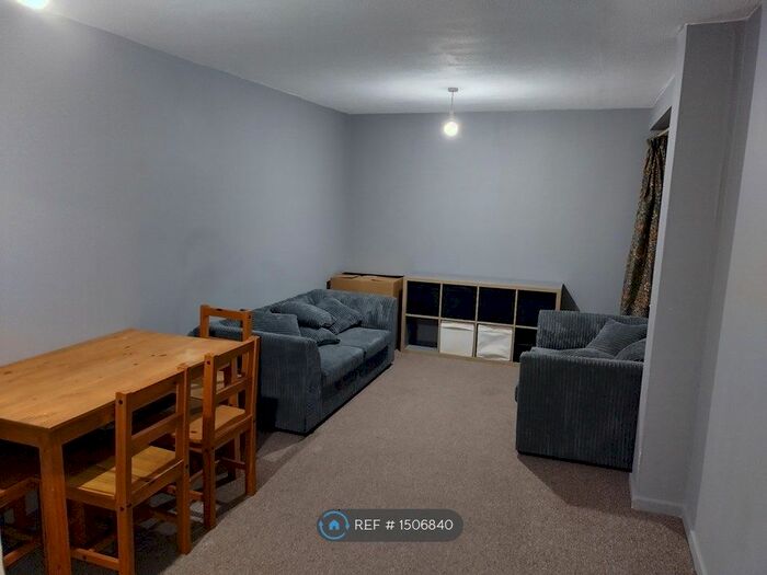 2 Bedroom Flat To Rent In Shinfield Road, Reading, RG2