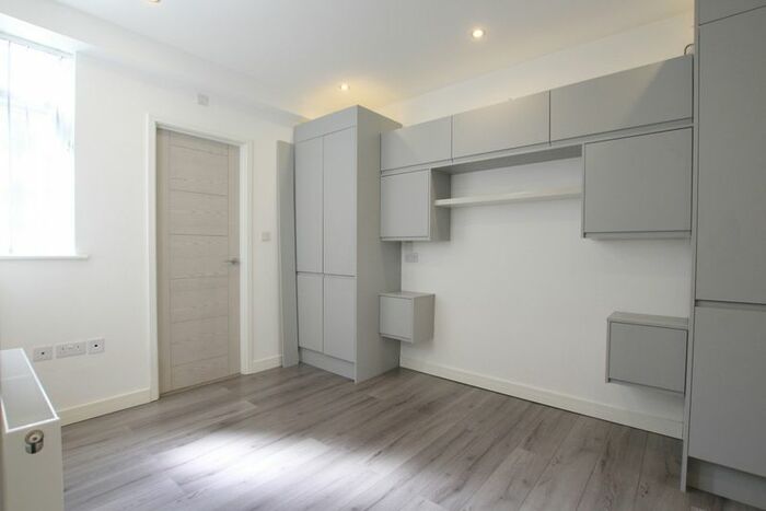 Studio To Rent In Putney Hill, Putney, SW15