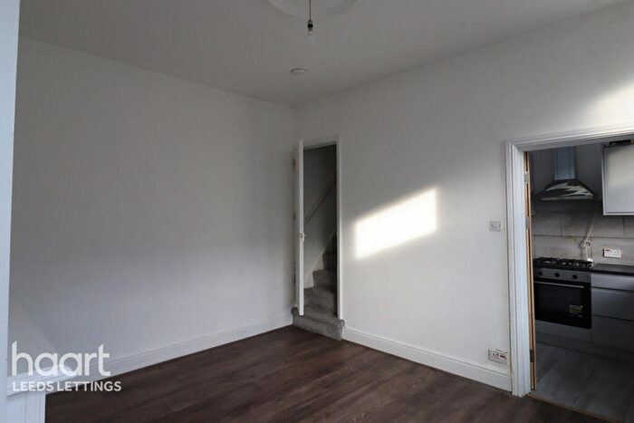 2 Bedroom End Of Terrace House To Rent In Clark Road, Leeds, LS9
