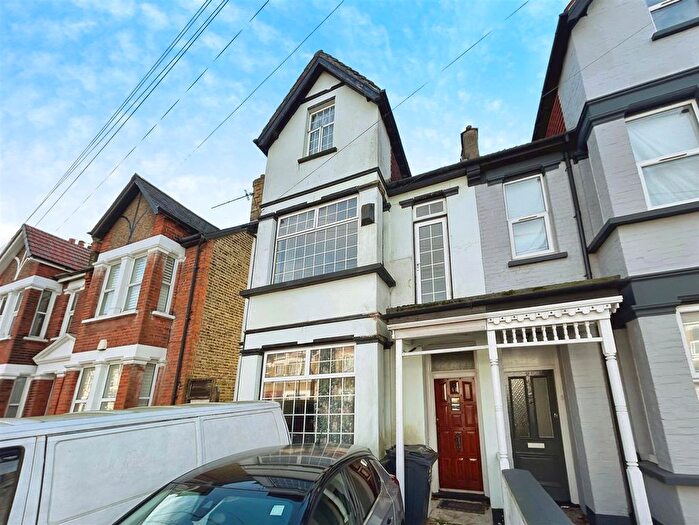 3 Bedroom Flat To Rent In Edith Road, London, SE25