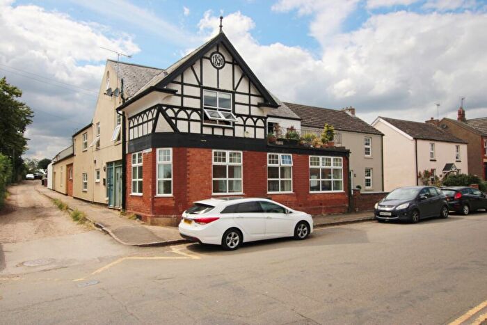 2 Bedroom Flat For Sale In High Street, Woodford, Kettering, Northamptonshire, NN14