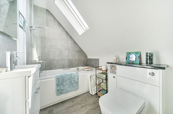 3 Bedroom Detached House For Sale In West End Road, Mortimer Common, Reading, Berkshire, RG7