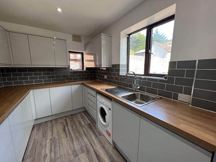 4 Bedroom Semi-Detached House To Rent In Hillside, Brighton, BN2