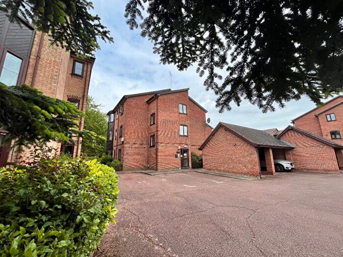 1 Bedroom Flat To Rent In Poets Chase, Aylesbury, Buckinghamshire, HP21