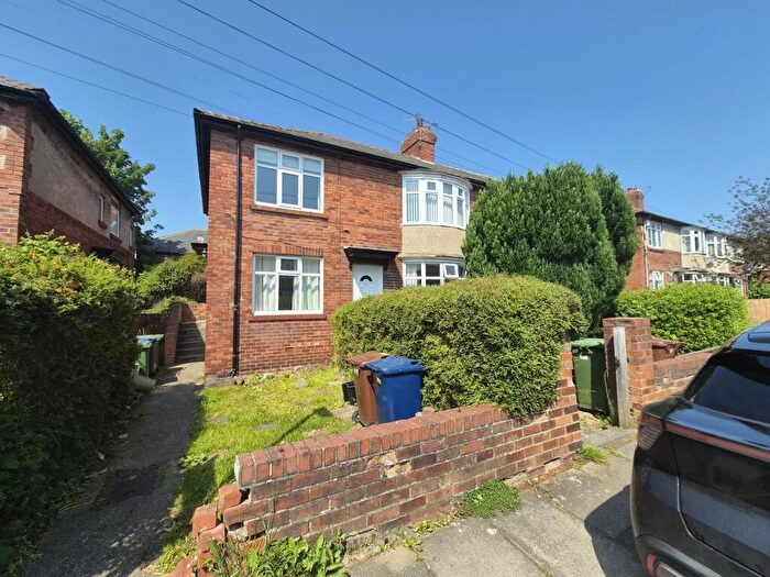 2 Bedroom Flat To Rent In Ferndene Grove, High Heaton, Newcastle Upon Tyne, NE7