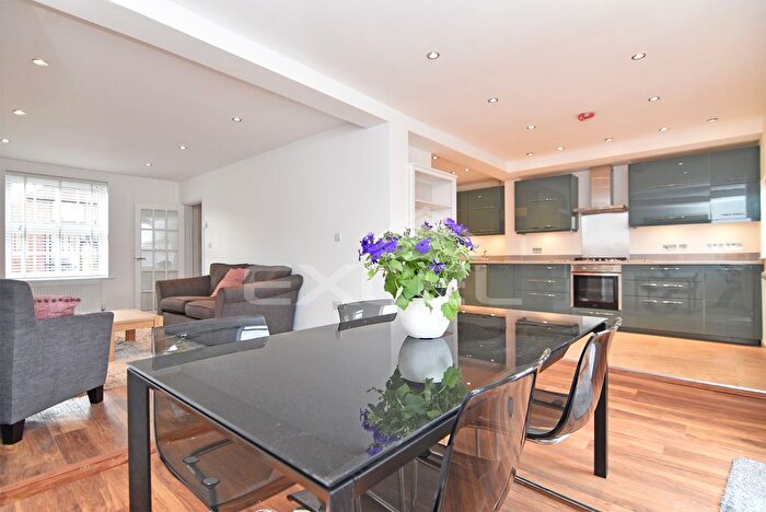 4 Bedroom Flat To Rent In Goldhurst Terrace, Hampstead, London, NW6
