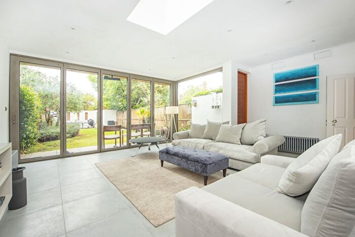 5 Bedroom Town House To Rent In Townshend Road, Richmond, TW9