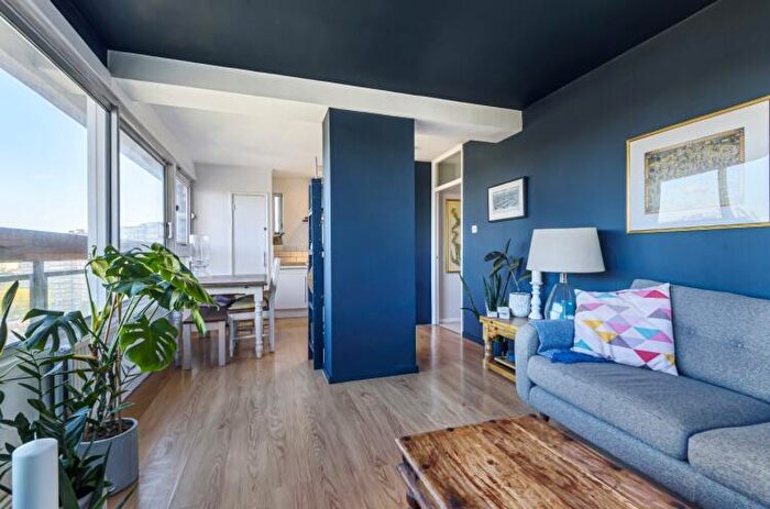 2 Bedroom Flat To Rent In Battersea Church Road London, SW11