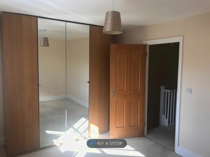 2 Bedroom Terraced House To Rent In West Street, Kent, ME17