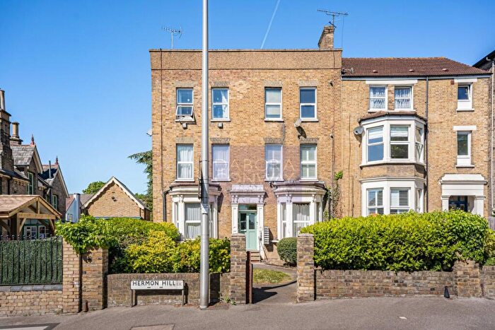 1 Bedroom Apartment For Sale In Hermon Hill, London, E11