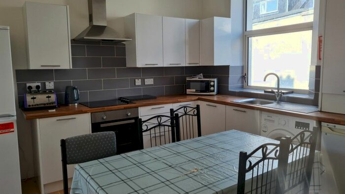 4 Bedroom Maisonette To Rent In Clifton Place, Plymouth, PL4