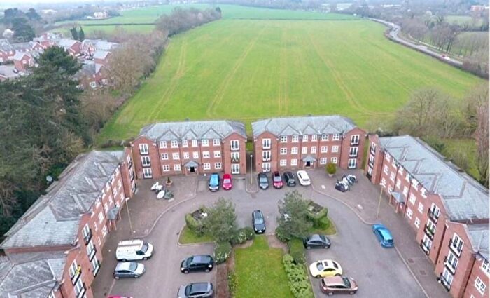 3 Bedroom Flat For Sale In Lime Tree Court, Napsbury Park, AL2