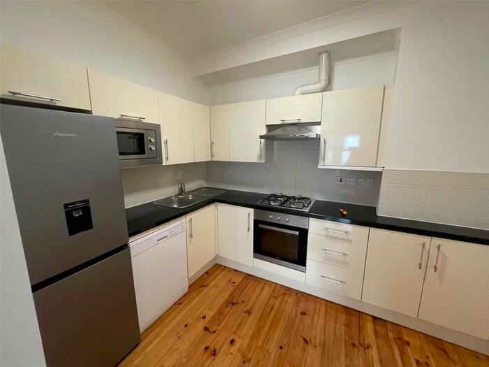 2 Bedroom Flat To Rent In Archway Road, Highgate, London, N6