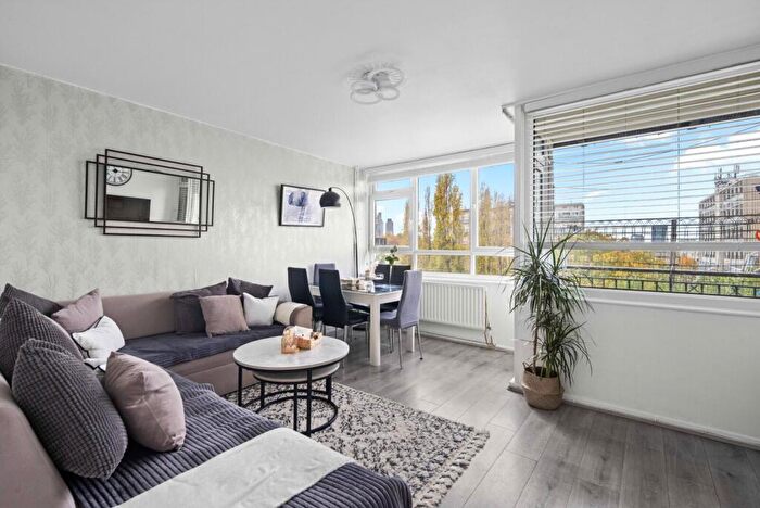 3 Bedroom Maisonette For Sale In Pollard Street, London, E2