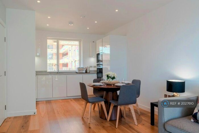 1 Bedroom Flat To Rent In Monarch Square, London, SW11