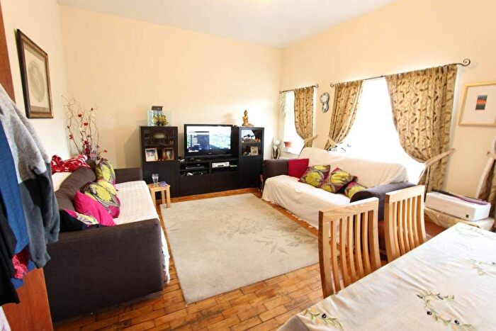 2 Bedroom Flat To Rent In Cockfosters Road, Barnet, EN4