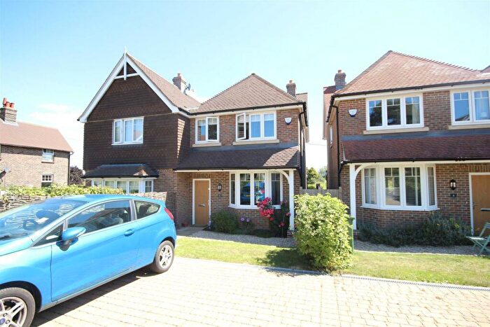 2 Bedroom Property To Rent In Cornford Crescent, Berwick, BN26