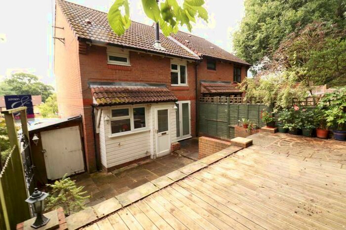 1 Bedroom Terraced House To Rent In Rowhurst Avenue, Addlestone, KT15