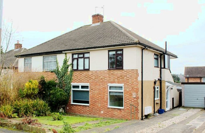 2 Bedroom Ground Maisonette To Rent In Barncroft Road, Loughton, IG10