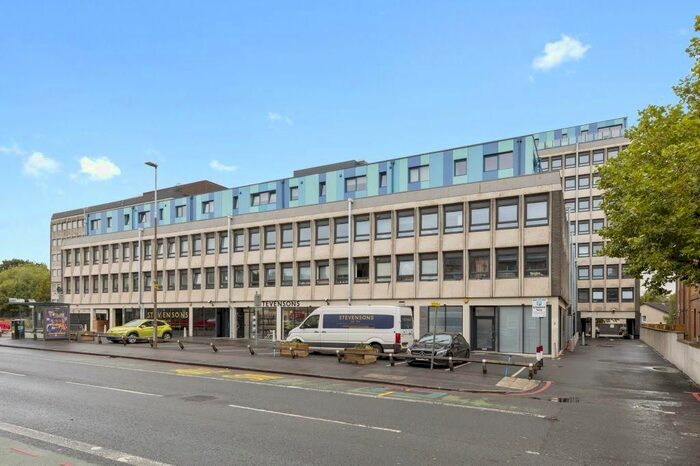 1 Bedroom Flat To Rent In Elfin Square, Chesser, Edinburgh, EH11
