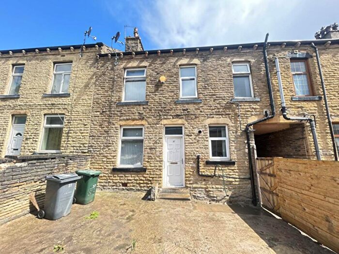 2 Bedroom House To Rent In Radnor Street, Bradford, West Yokrshire, BD3