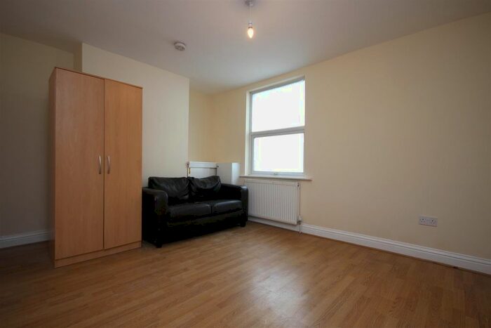 2 Bedroom Property To Rent In Old Oak Common Lane, London, W3