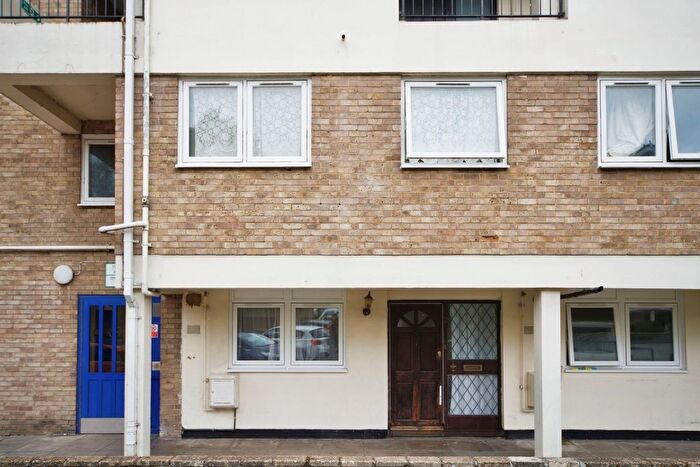 3 Bedroom Flat For Sale In Stocksfield Road, Walthamstow, E17