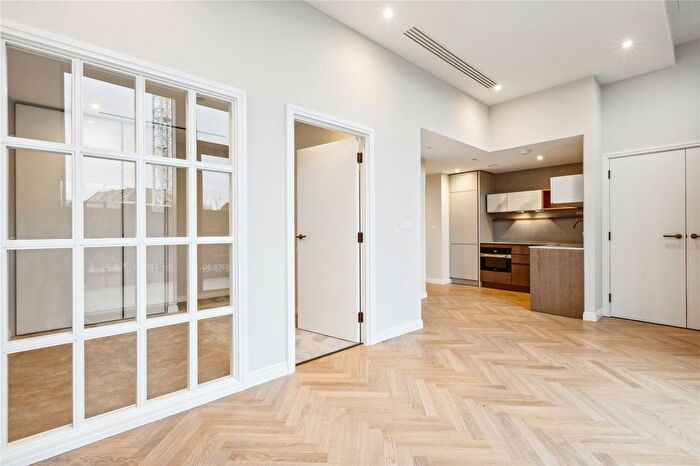 Studio To Rent In Parkland Walk, London, SW6