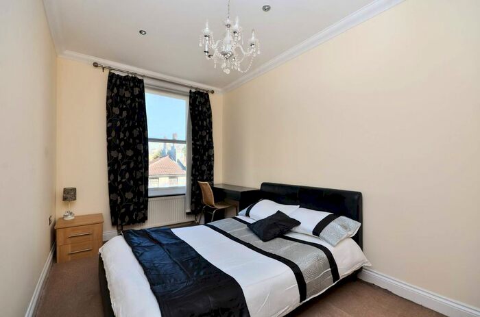 2 Bedroom Flat To Rent In Westbourne Grove, Westbourne Grove, London, W2