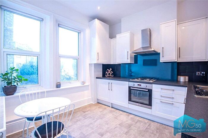 3 Bedroom Flat To Rent In Station Road, New Barnet, Hertfordshire, EN5