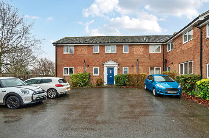 1 Bedroom Apartment For Sale In Badgers Close, Forest Hill, Oxfordshire, OX33
