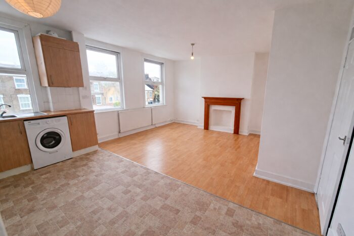 Flat To Rent In Kent House Road, Bromley, Lewisham, SE26