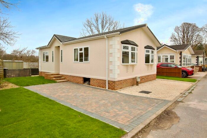 2 Bedroom Park Home For Sale In Station Hill, Curdridge, Southampton, SO30