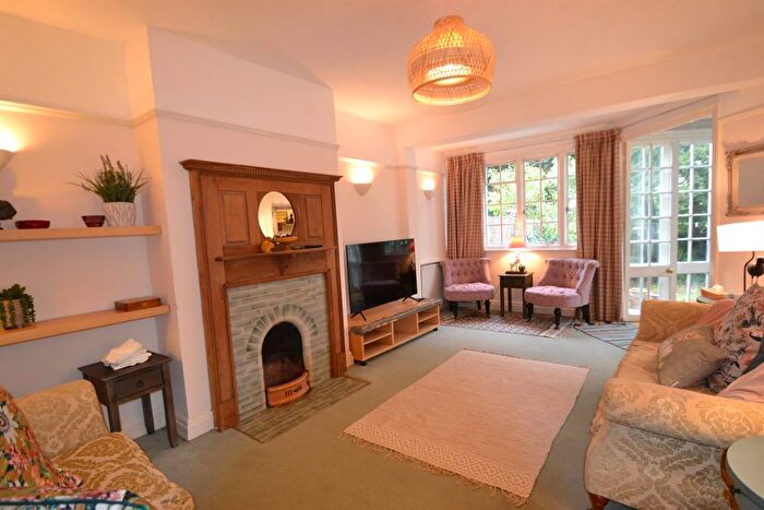 3 Bedroom Semi-Detached House To Rent In Heathfield Road, London, W3