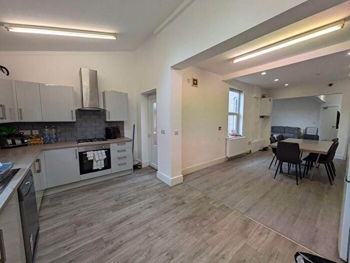 7 Bedroom Semi-detached House To Rent In Harlaxton Drive, Nottingham, NG7