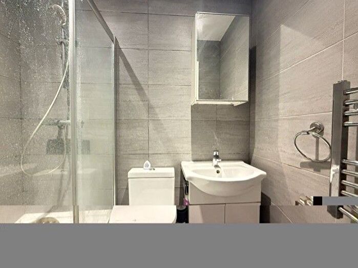 2 Bedroom Flat To Rent In High Street, Watford, WD17