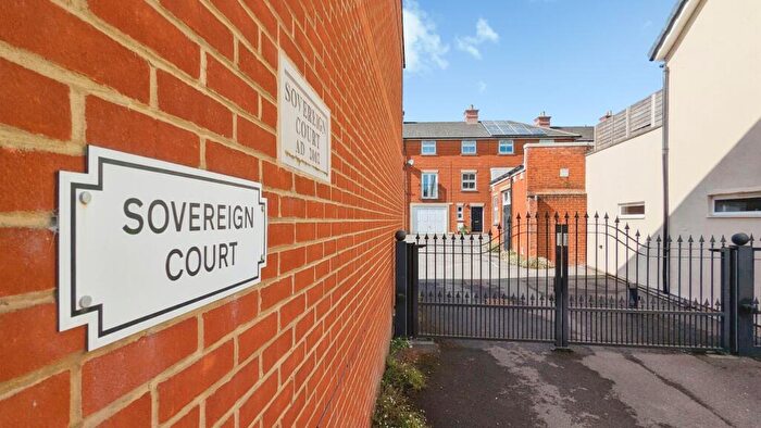2 Bedroom Flat To Rent In Dews Road, Salisbury, SP2
