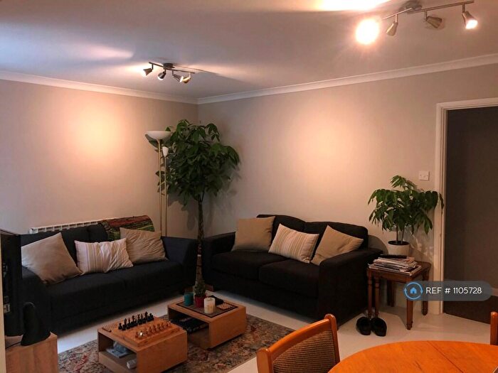 2 Bedroom Flat To Rent In Montpelier Crescent, Brighton, BN1