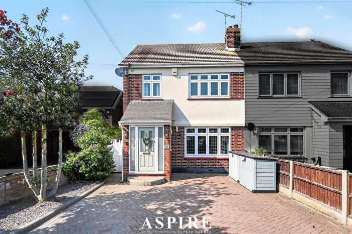 3 Bedroom Semi-Detached House For Sale In The Chase, Benfleet, SS7