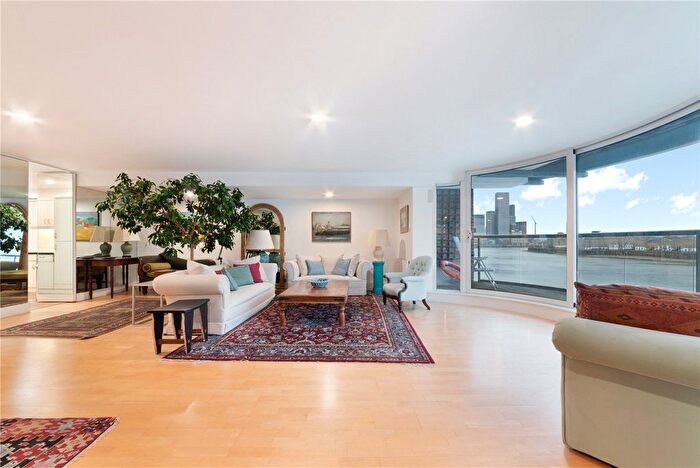 2 Bedroom Flat To Rent In Narrow Street, London, E14