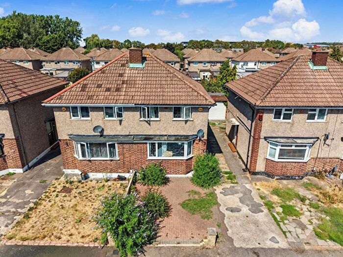 3 Bedroom Semi-Detached House For Sale In Vernon Avenue, Enfield, EN3