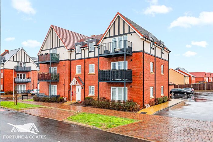 2 Bedroom Flat For Sale In Kingfisher Way, Harlow, CM17